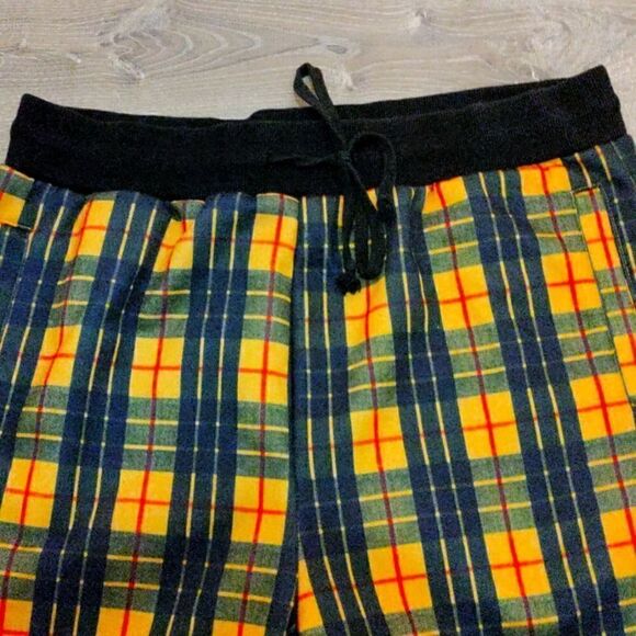 Plaid Fashion Nova Sweatpants - Picture 4 of 9